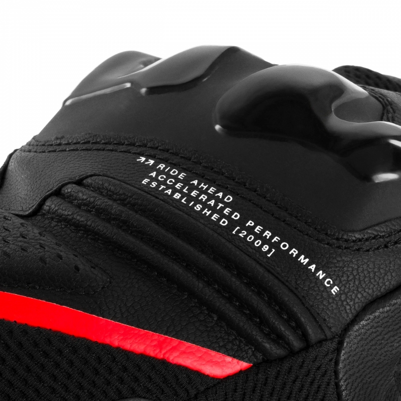 Guantes de moto Shima Spark 3.0, color negro y rojo.