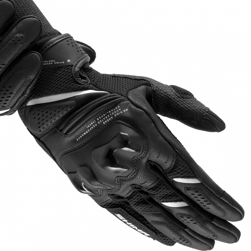 Guantes de moto para mujer Shima Spark 3.0, color negro y blanco.