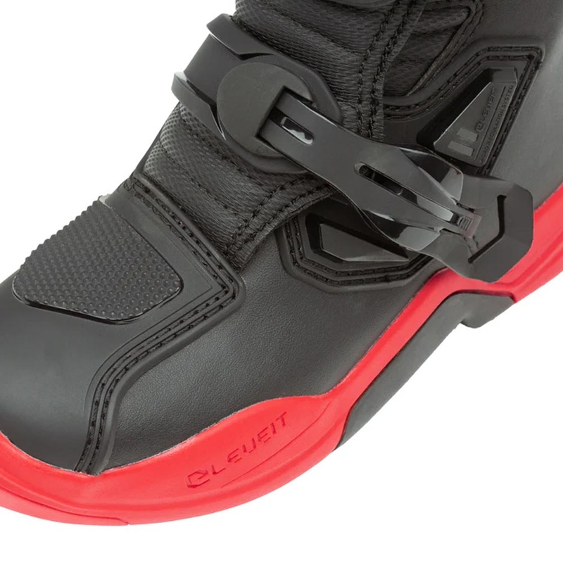 Botas de motocross Eleveit X-Peak para niños, color negro y rojo.