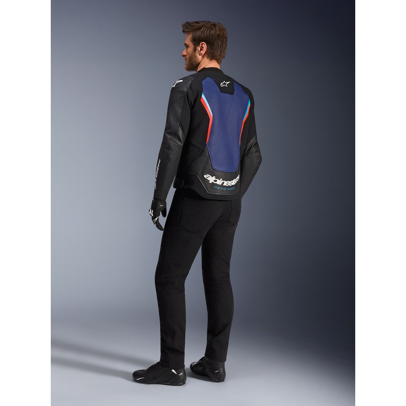 Chaqueta de moto de cuero Alpinestars GP Force V2 en negro, azul y rojo flúor.