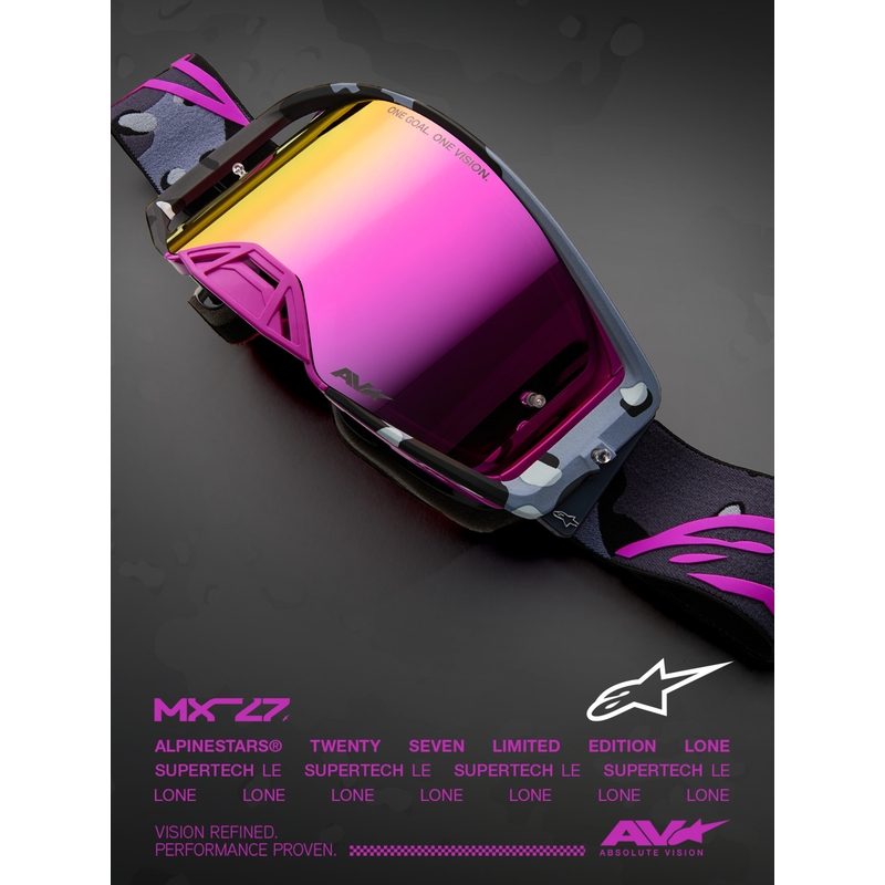 Gafas de motocross Alpinestars Supertech Lone con estampado de camuflaje morado y cristal de plexiglás rosa espejado.