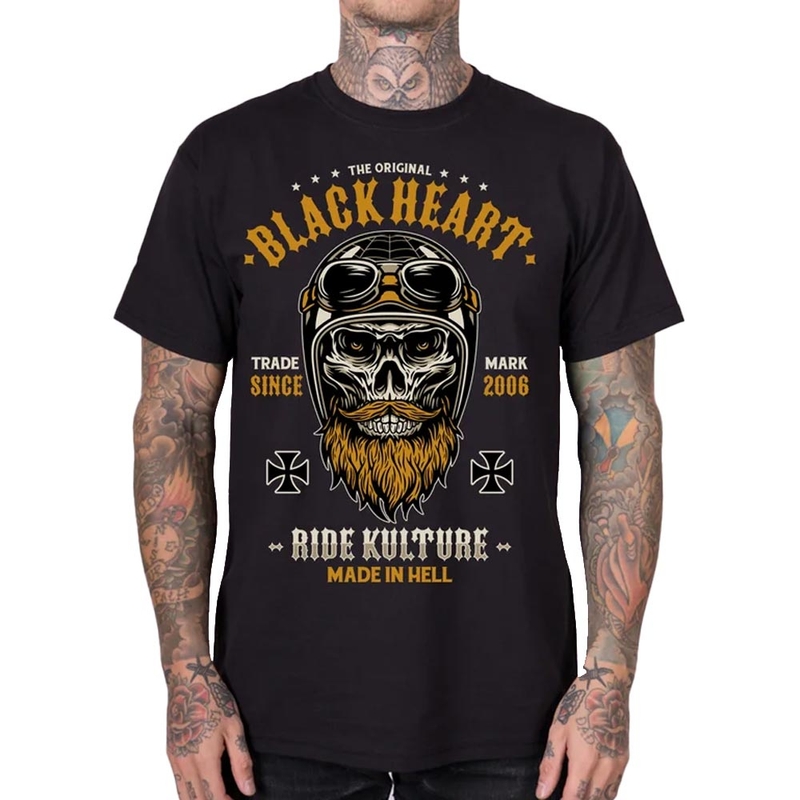 Camiseta negra de Black Heart Whiskery